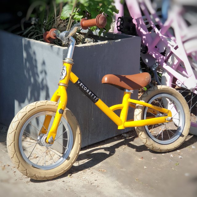 Peuter verjaardag: cadeau ideeën voor kinderen van 2 of 3 jaar. Zoals deze Veloretti loopfiets, zowel tweewielers als driewielers.