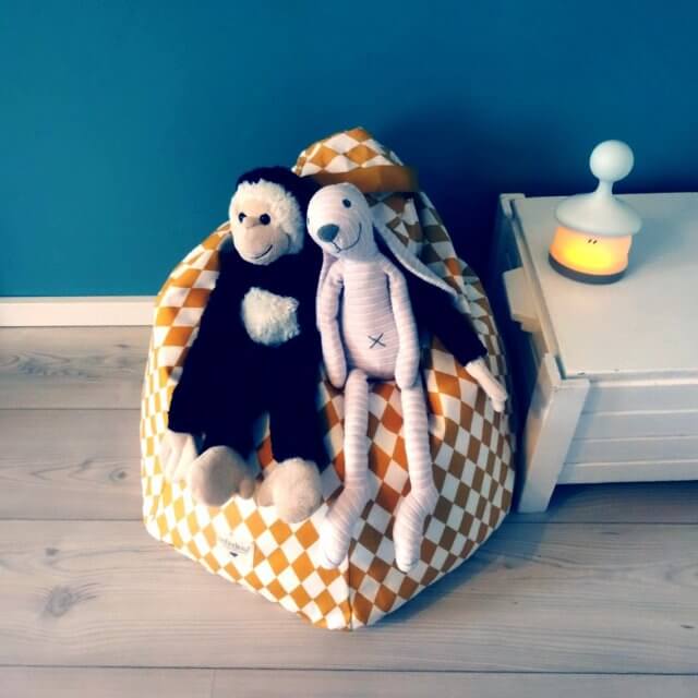 Babykamer cadeaus: leuke accessoires en andere spullen. Gezellig voor op de babykamer: een zitzak.