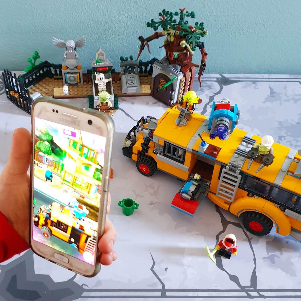 LEGO Hidden Side met augmented reality app game