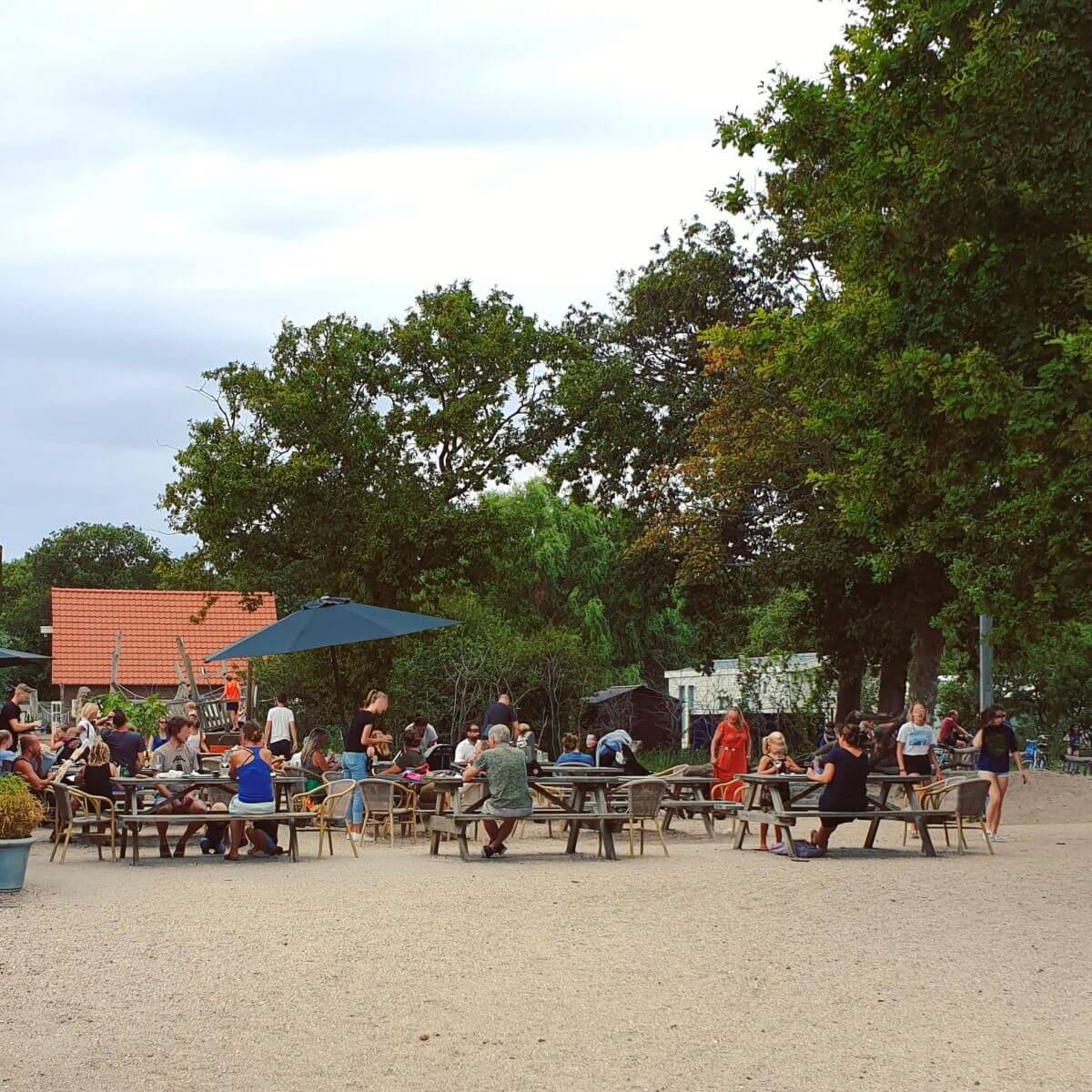 het dorpsplein van camping bakkum