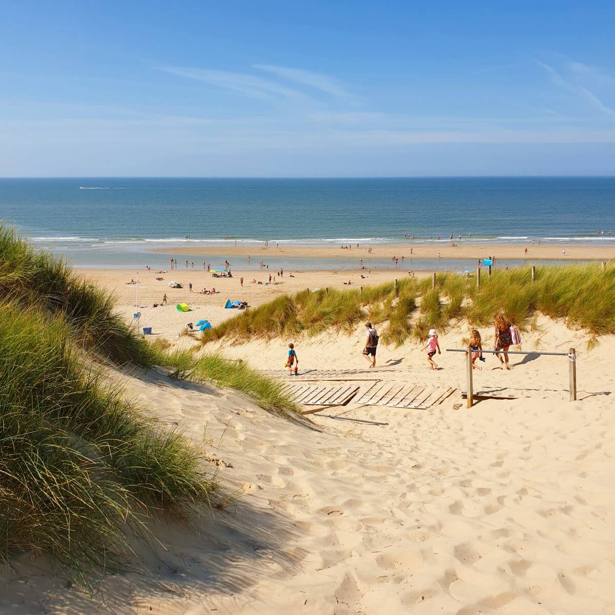 wandelen naar strand Bakkum