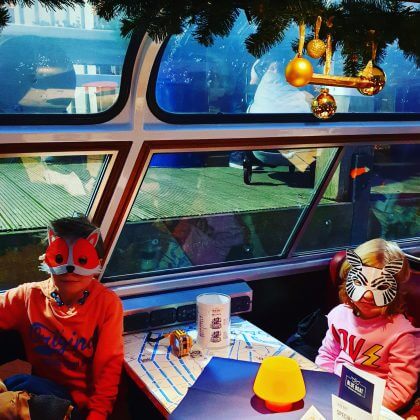Fabeltjeskrant boottocht voor kinderen bij het Amsterdam Light Festival