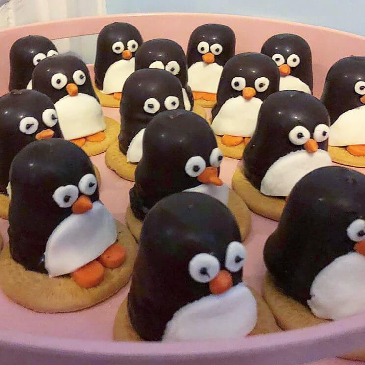 Winter koekjes bakken en versieren: pinguïn koekjes traktatie