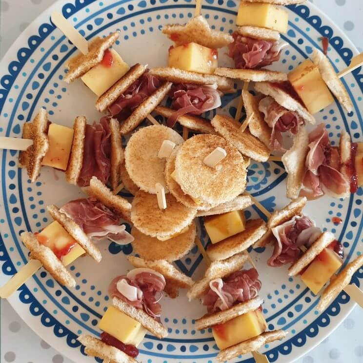 recept voor prikkers van getoast brood, lekker bij het paasontbijt of de paaslunch