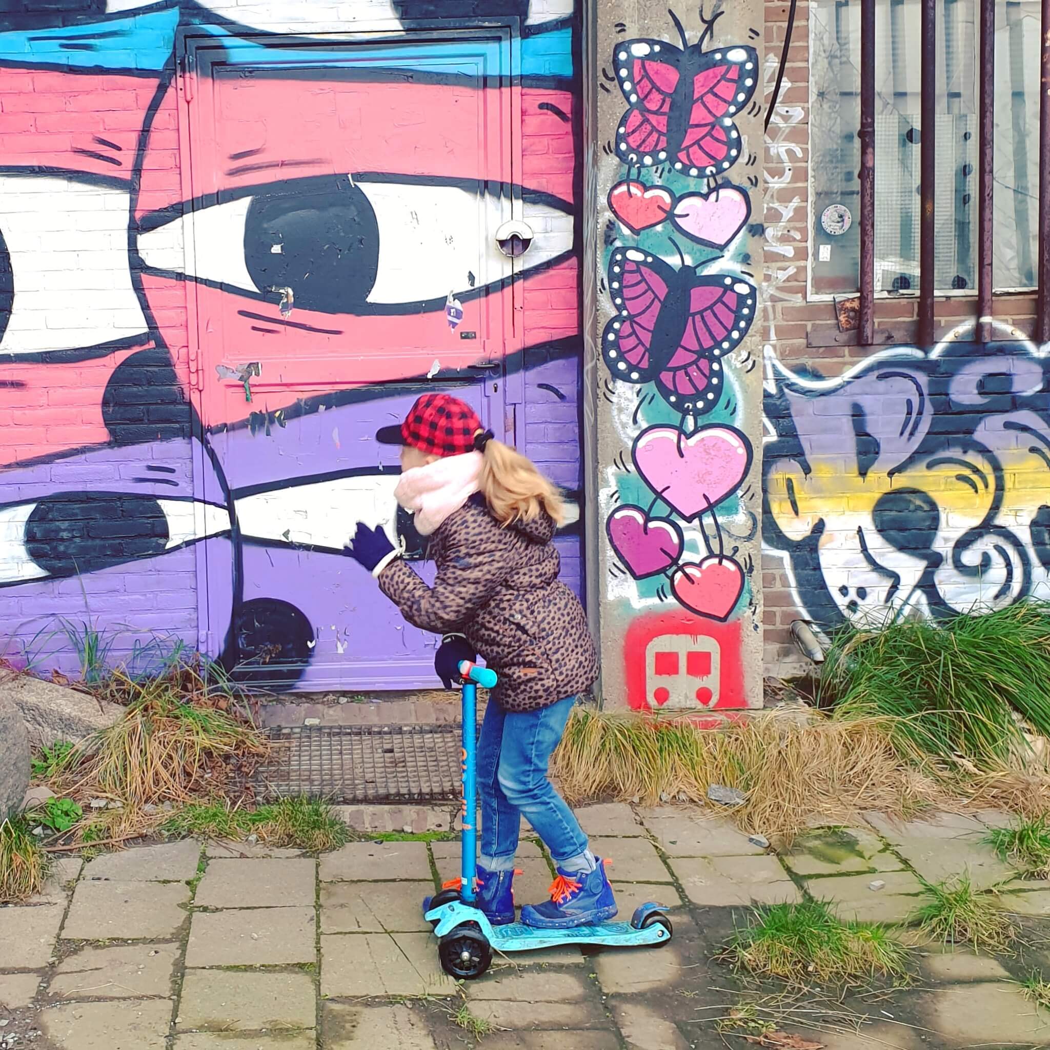 De leukste street art routes voor kinderen en tieners. Wij zijn gek op street art routes. Het is een leuke creatieve manier om te wandelen met kids. En er komen steeds meer leuke street art routes bij. In dit artikel verzamelen we de leukste street art routes voor kinderen en tieners. Zoals hier in Amsterdam.