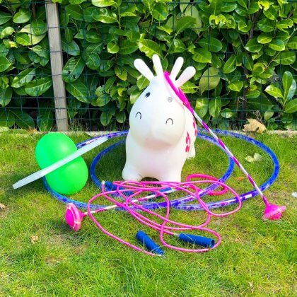 Baby verjaardag: cadeau ideeën voor kinderen van 1 jaar - Skippykoe speelbeest skippybal