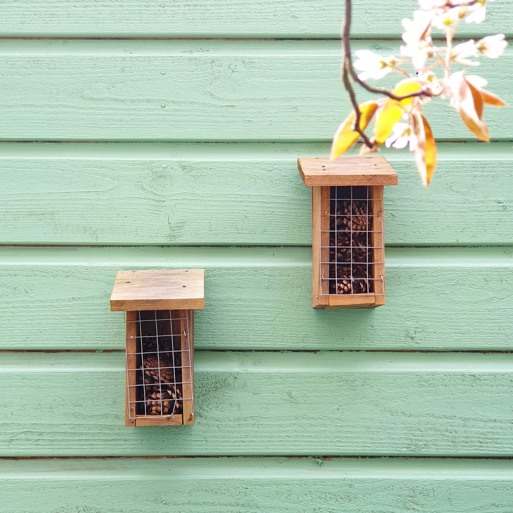 vogelhuisje of insectenhotel zelf knutselen voor in de tuin