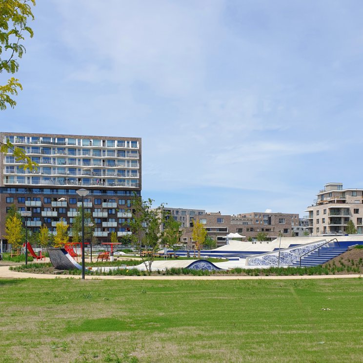 de nog lege skatebaan op Zeeburgereiland