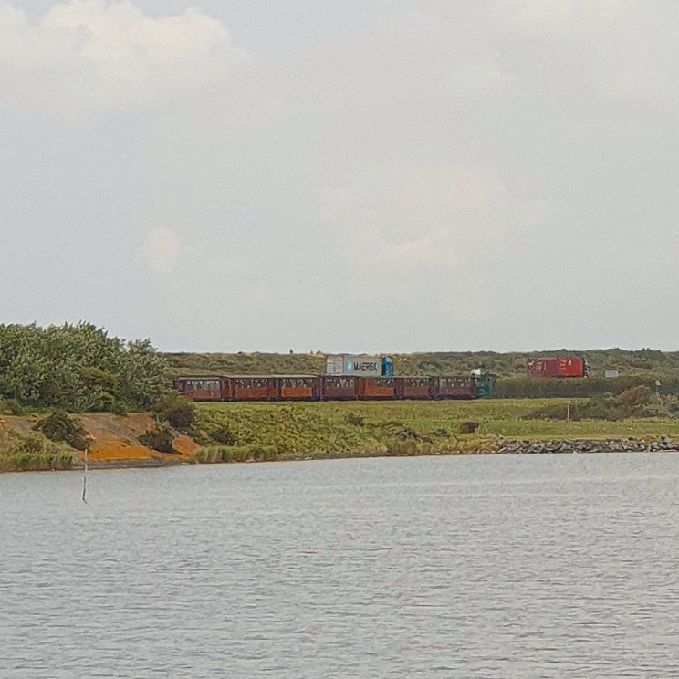 tram RTM over de Brouwersdam vanuit Ouddorp