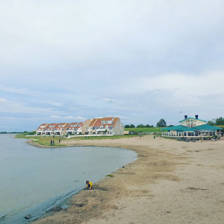 Schouwen Duiveland met kinderen - kindvriendelijk vakantiepark Port Greve - strandje Grevelingenmeer