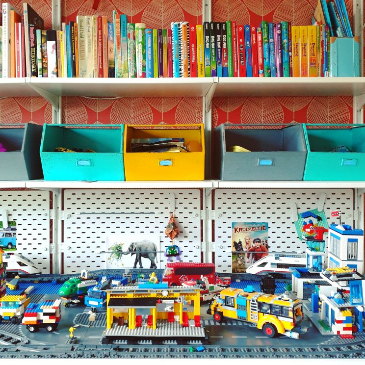 LEGO City bureau met trein er op - kleurrijke kinderkamer