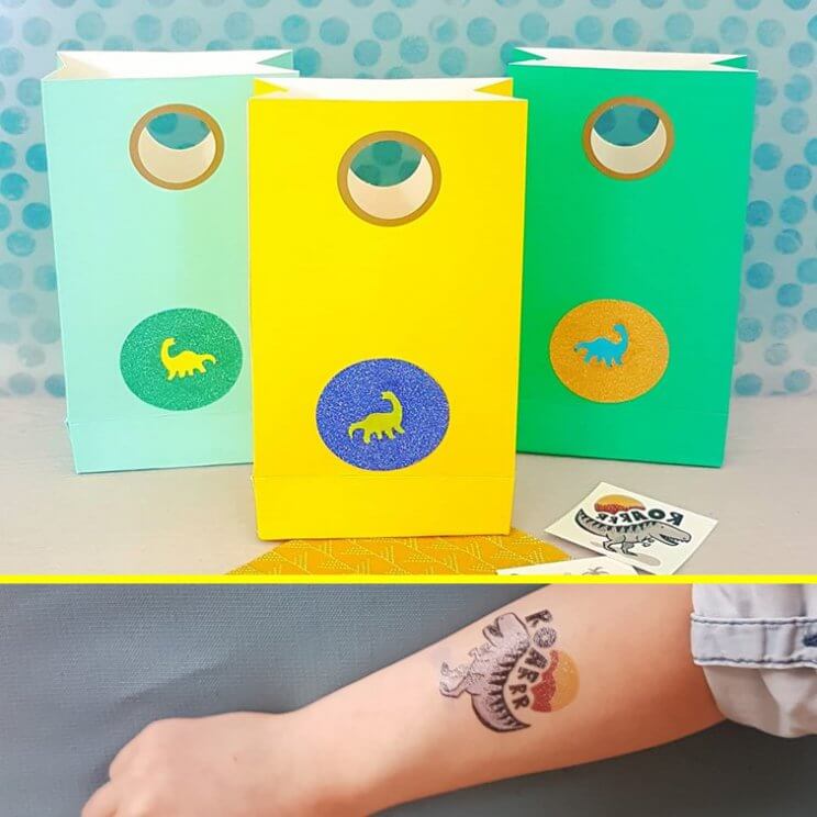 Corona proof traktatie ideeën: verjaardag vieren op school of crèche - plak tattoo met koekje