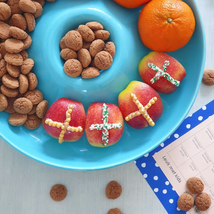 50 traktatie ideeën voor kinderen: verjaardag op crèche of school. Deze appels zijn leuk om te trakteren met Sinterklaas. 