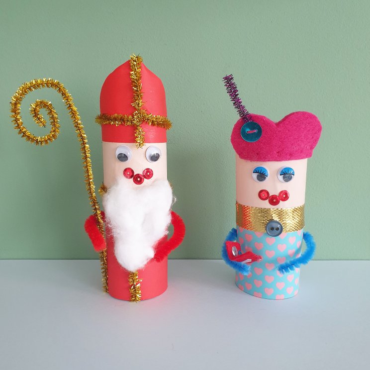 Sinterklaas en Piet van wc rollen knutselen 