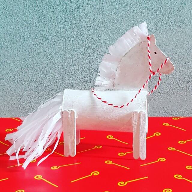 Sinterklaas knutselen leuke ideeën voor Sint en Piet - het paard van Sinterklaas, Amerigo of Ozosnel, van wc rollen en papier