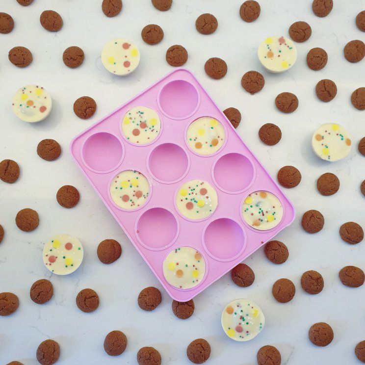 Sinterklaas recepten leuke ideeën om te knutselen met eten - pepernoten chocolade bolletjes