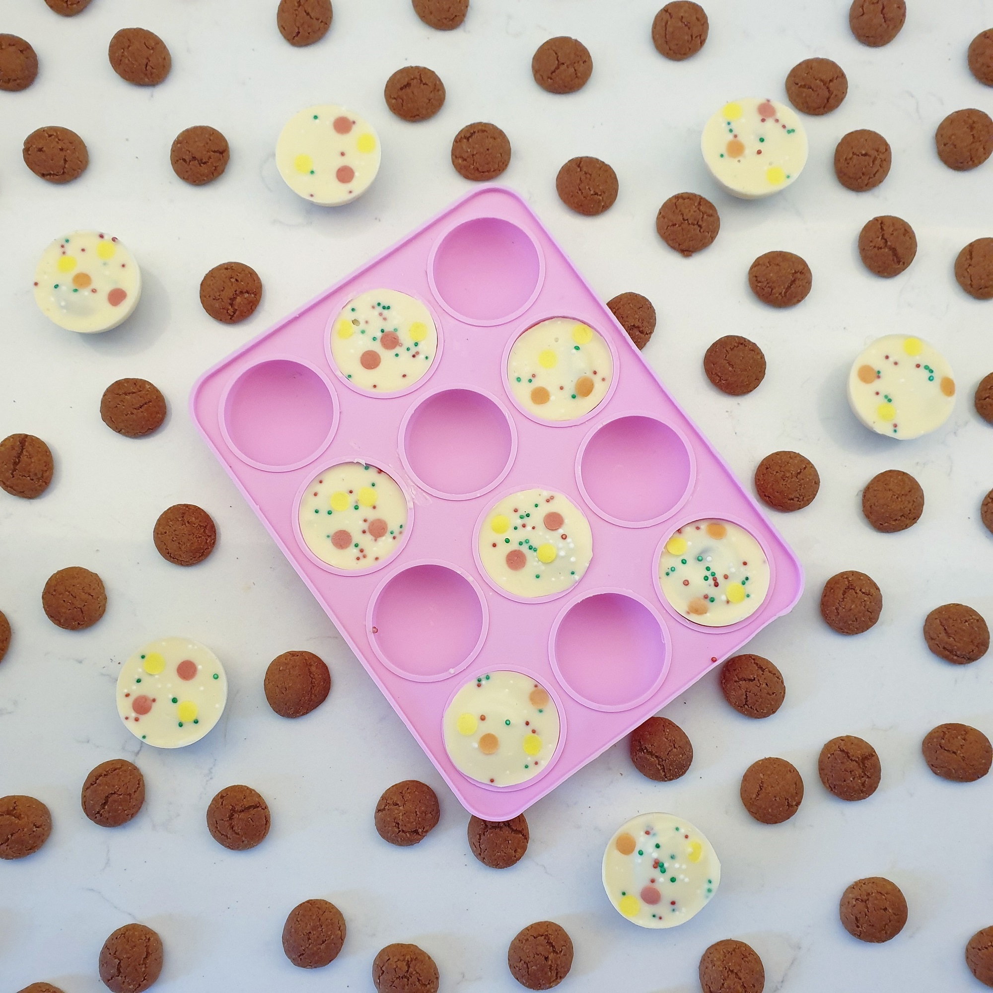 Sinterklaas recepten leuke ideeën om te knutselen met eten - pepernoten chocolade bolletjes