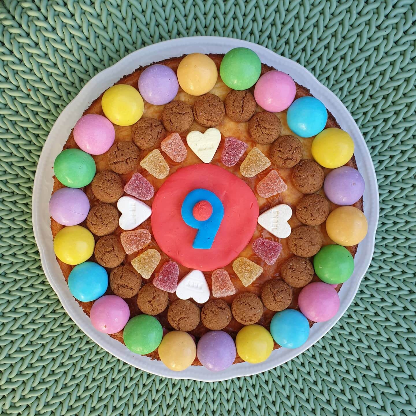 Sinterklaas knutselen met eten: leuke recepten en ideeën - pepernoten taart of cake knutselen