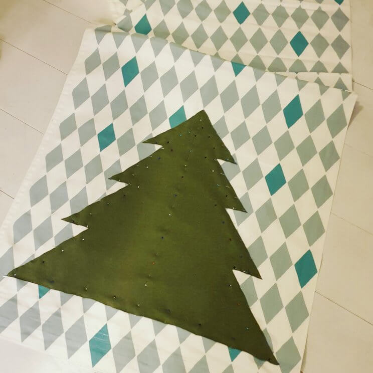 Kerst poster zelf maken: DIY kerstboom wanddecoratie op stoffen doek