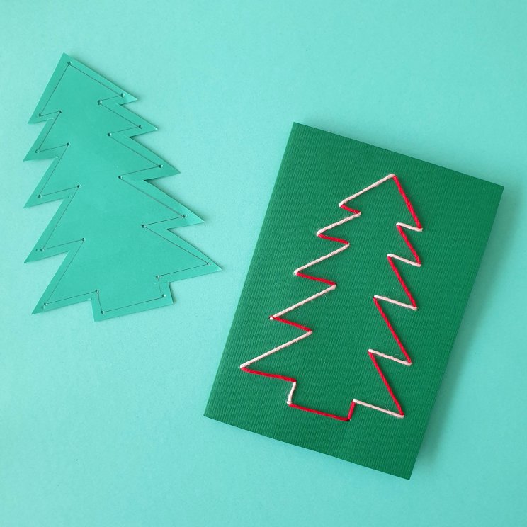 Kerstkaarten knutselen met kinderen: leuke ideeën. Voorbeelden voor kerstkaartje zelf maken met peuters en kleuters, maar ook voor grotere kinderen, tieners en volwassenen. Zoals een kerstboom borduren. 