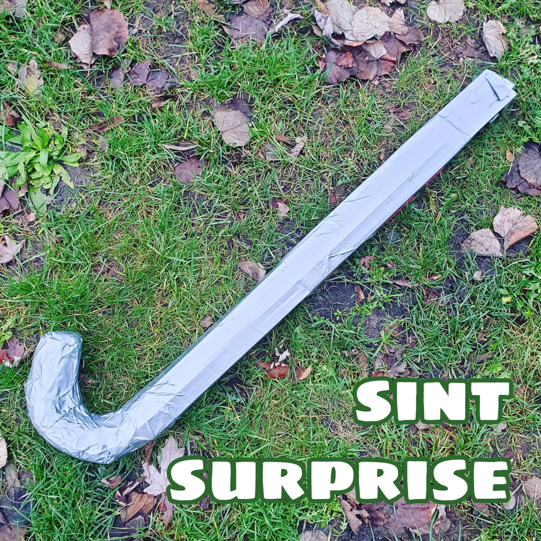 Sinterklaas surprise knutselen: heel veel leuke ideeën - hockeystick voor hockey liefhebbers.