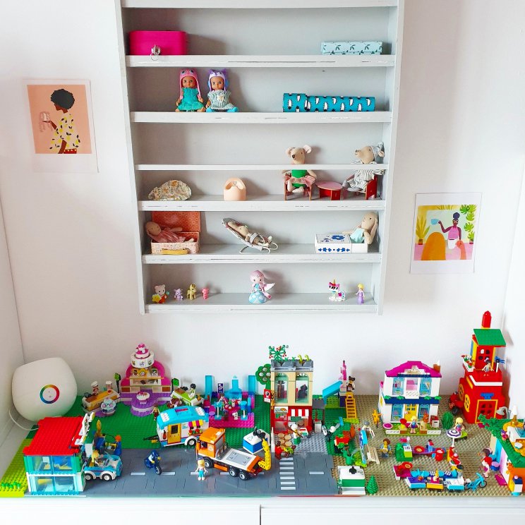 Het zelfgemaakte LEGO Friends bureau, DIY LEGO tafel, met nieuwe straatplaten en wegplaten