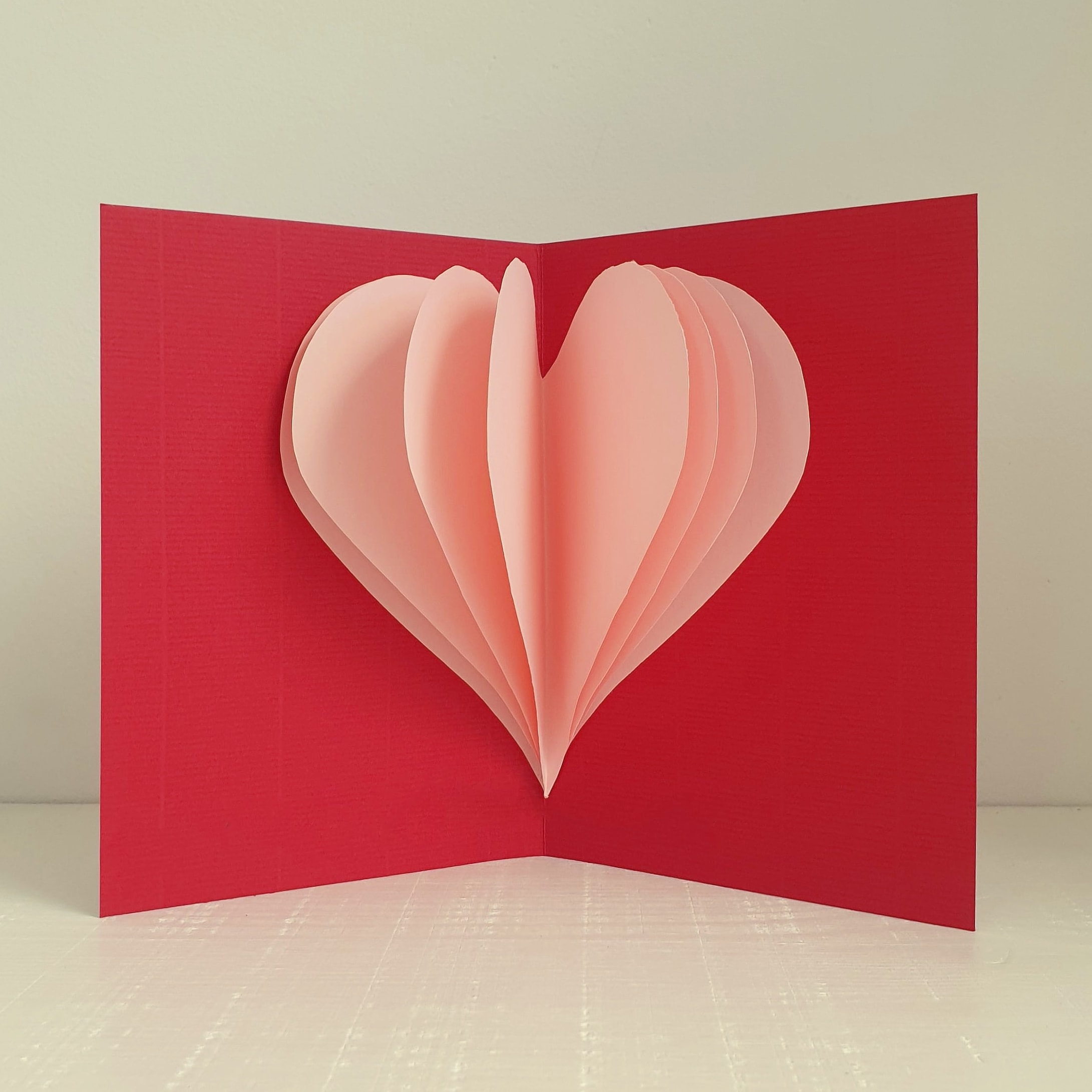Valentijnskaart maken met hartjes er in