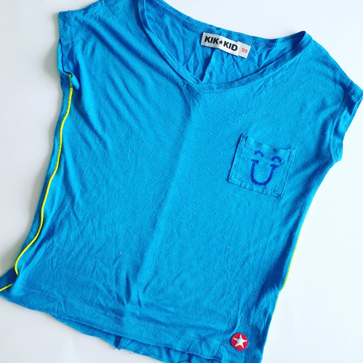 Kinderkleding versieren met textielstiften: leuke ideeën om te knutselen - shirt met smiley