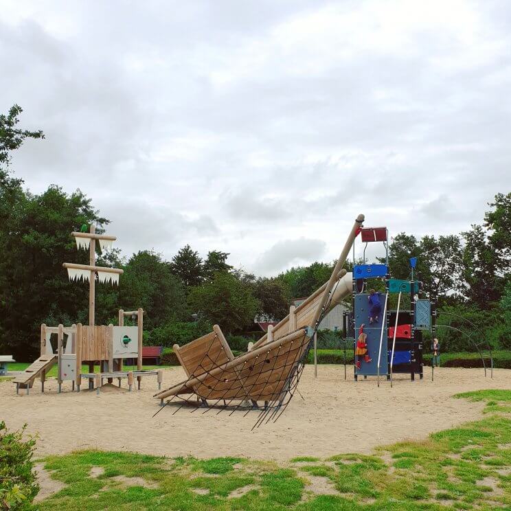 Vakantiepark Port Greve: kindvriendelijk vakantiepark in Zeeland vlakbij bij zee, op Schouwen Duiveland - speeltuin aan de andere kant van het park