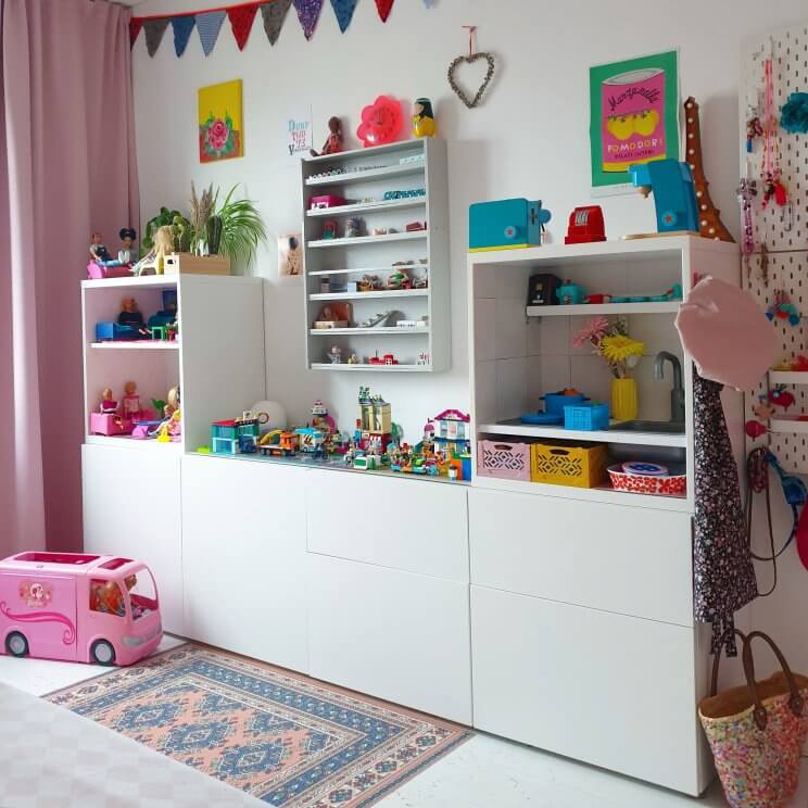 Ikea hack: DIY speelgoedkast met LEGO tafel, kinderkeuken en Barbie huis