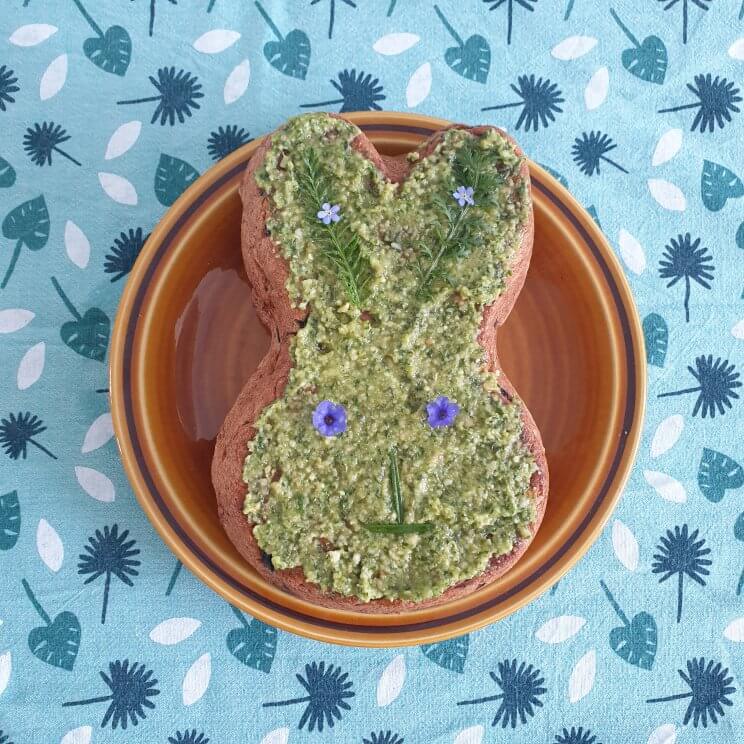 Brood versieren met eetbare bloemen