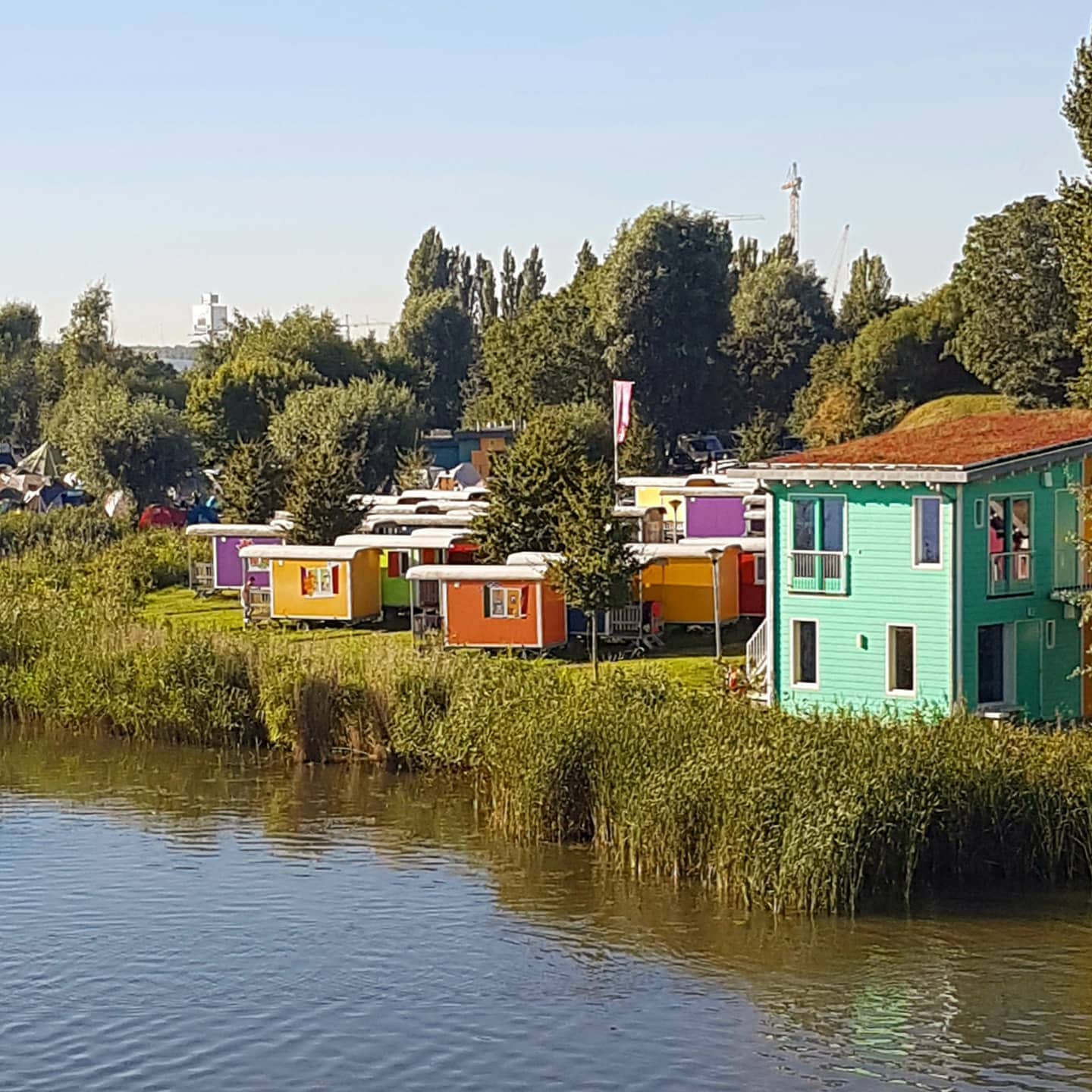 Vakantiepark of vakantiehuis met tieners: dit zijn de leukste. Zoek je een leuk vakantiehuis of vakantiepark met tieners? Dit zijn de leukste vakantiebestemmingen voor tieners en ouders. Zoals camping Zeeburg in Amsterdam in Noord Holland. 