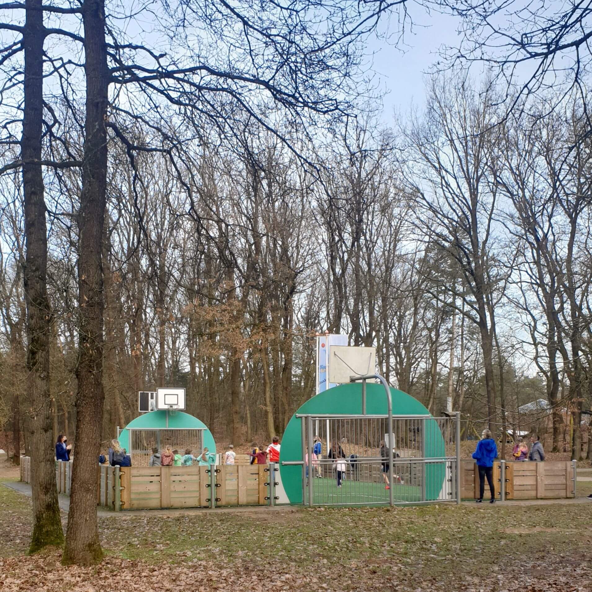 De leukste Landal parken voor tieners. Op zoek naar een leuk Landal park voor tieners? Dit zijn de leukste Landal parken voor tieners, maar ook voor hun ouders. Zoals Landal Rabbit Hill op de Veluwe in Gelderland. 