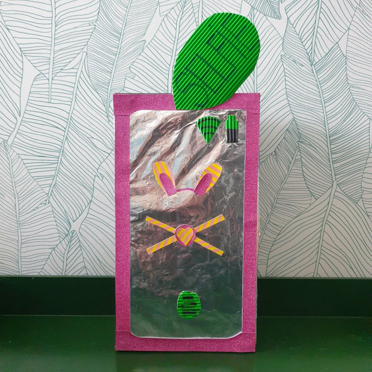 Paasdoos knutselen – de leukste ideeën voor het paasontbijt op school. Zoals deze selfie smartphone paashaas voor een meisje uit de klas.
