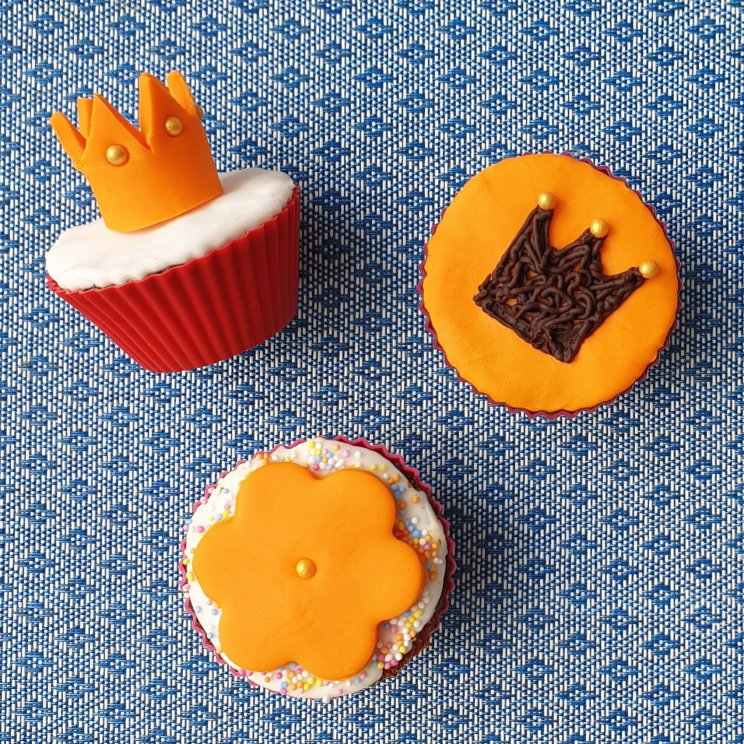 Oranje recepten voor Koningsdag - hartige en zoete ideeën voor kinderen - cupcakes met kroontjes