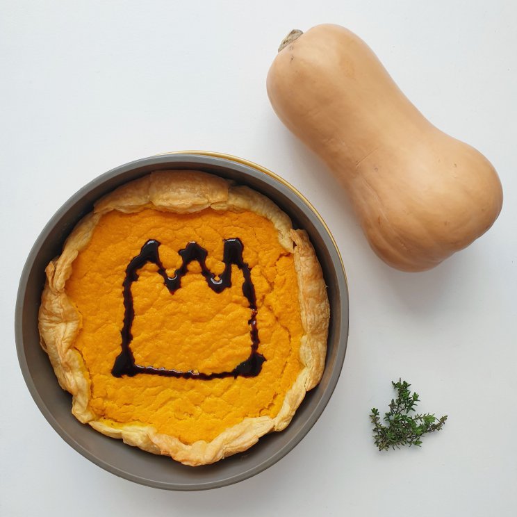 Oranje recepten voor Koningsdag en Koningsavond - hartige en zoete ideeën voor kinderen - hartige pompoentaart met kroontje