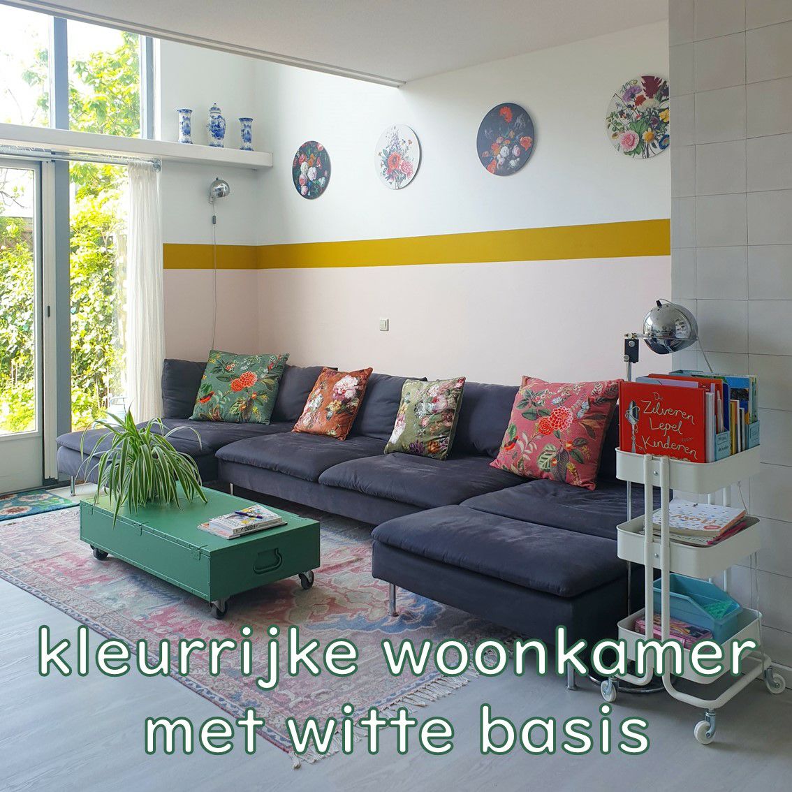 Mus Gewoon gesloten Binnenkijker: kleurrijke woonkamer met witte basis plus groen en vintage  Leuk met kids