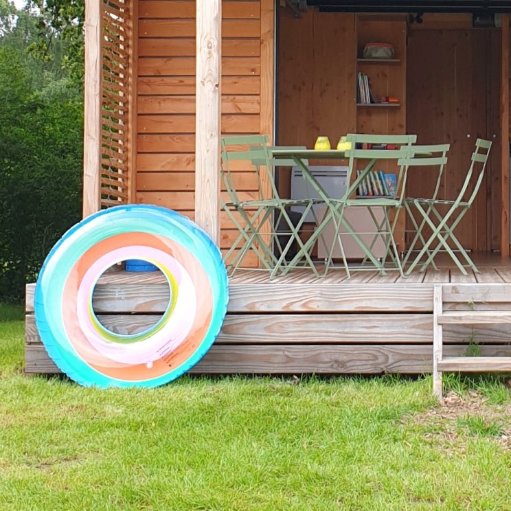 Het leukste buitenspeelgoed voor deze lente en zomer. Opblaasspeelgoed is altijd leuk, bijvoorbeeld een grote zwemband of opblaasbare wakeboards.