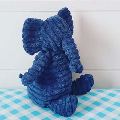 De Cordy Roy knuffels van Jellycat zijn gemaakt van rib fluweel, een heel leuk cadeau voor een baby, dreumes, peuter of kleuter