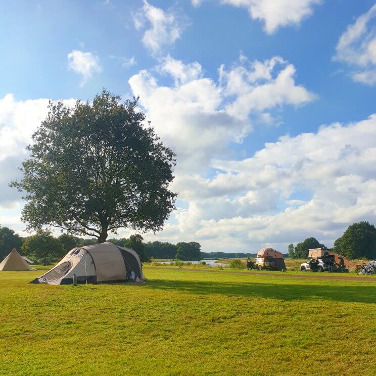 Huttopia de Roos: review van kindvriendelijke natuur camping in Overijssel, de camping ligt aan de Vecht in het Vechtdal