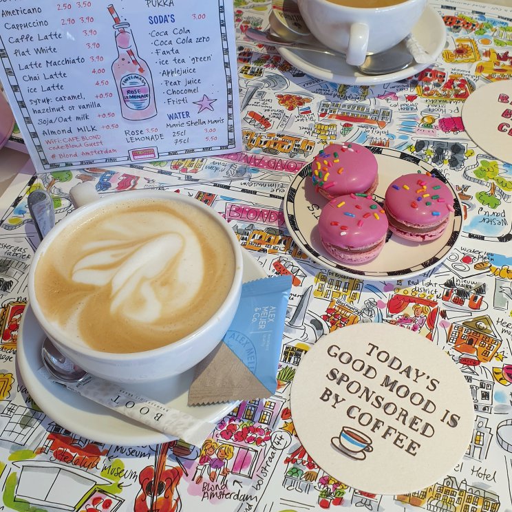 De bubblegum-roze winkel met café van Blond Amsterdam stond al een tijdje op ons lijstje. Ongeveer alles is hier roze, zelfs veel zoetigheid en drankjes. Kleine meis vond het echt fantastisch, we gaan vast nog een keer terug voor de hightea. 