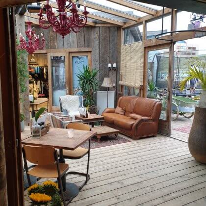 Kindvriendelijke restaurants en hotels: met speeltuin en ander leuks. Hart Beach Surfrestaurant in Scheveningen bij Den Haag ligt naast een speeltuin en is ook in de winter open.