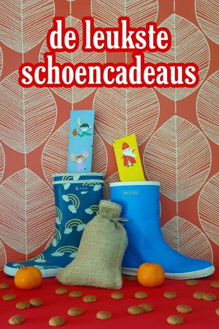 De favoriete schoencadeaus van Sinterklaas. Wat koopt Sinterklaas het allerliefst als schoencadeaus? Ik vroeg hem om ideeën voor kleine Sinterklaascadeaus. Schoencadeautjes van een paar euro tot ongeveer vijftien euro, soms stiekem ietsje meer. Voor jongens en meisjes en voor grote en kleine kinderen.  