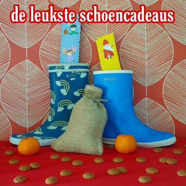 De favoriete schoencadeaus van Sinterklaas. Wat koopt Sinterklaas het allerliefst als schoencadeaus? Ik vroeg hem om ideeën voor kleine Sinterklaascadeaus. Schoencadeautjes van een paar euro tot ongeveer vijftien euro, soms stiekem ietsje meer. Voor jongens en meisjes en voor grote en kleine kinderen.  