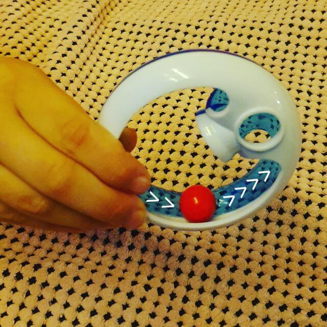Cadeau ideeën voor kinderfeestje: kleine cadeautjes voor kinderen. Er is een nieuw soort fidget toys: Loopy Loopers. In deze fidget toys zitten losse knikkers, waar je trucjes mee kunt uithalen. Net zoals andere fidget spinners zijn ze te gebruiken om je concentratie te verbeteren, maar deze heeft net wat extra's.