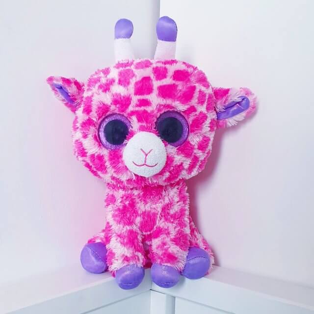 De leukste knuffels voor kinderen. Lumo Stars knuffels hebben met hun glitter ogen een magische aantrekkingskracht op veel meiden. Ze zijn er ook in kleine maatjes en als sleutelhanger.