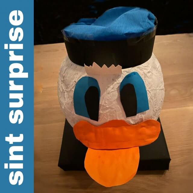 Sinterklaas surprise knutselen: 70 leuke ideeën. Donald Duck surprise van papier maché..