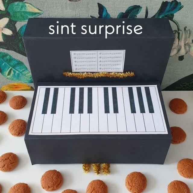 Sinterklaas surprise knutselen: 70 leuke ideeën, zoals een piano voor wie pianoles heeft.
