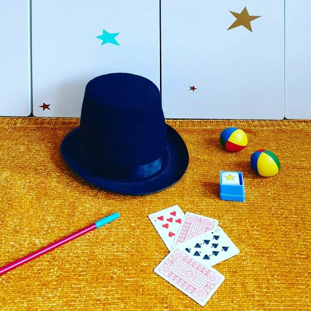 Goochelen is voor veel kinderen letterlijk magisch. Goochel trucs zijn mooi klein, dus ze passen ook in een kleine surprise.