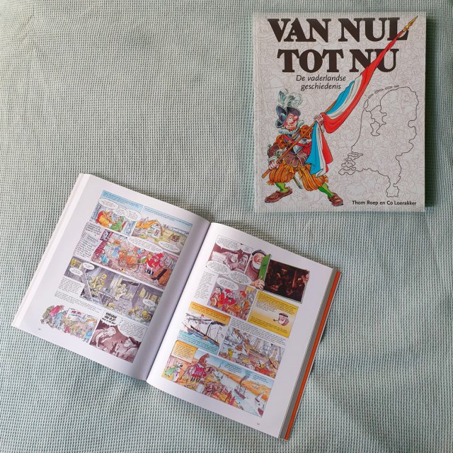 In de stripboeken van Van nul tot nu lees je over de geschiedenis van Nederland. Een oude wijze man vertelt hierin een meisje geschiedenisverhalen. De stripboeken zijn los te koop, de eerste vier delen zijn er ook als bundel. We hebben de bundel al wel in huis, dat is een mooi groot boek. Het woordgebruik is best complex, het is vanaf ongeveer 10 jaar leuk.